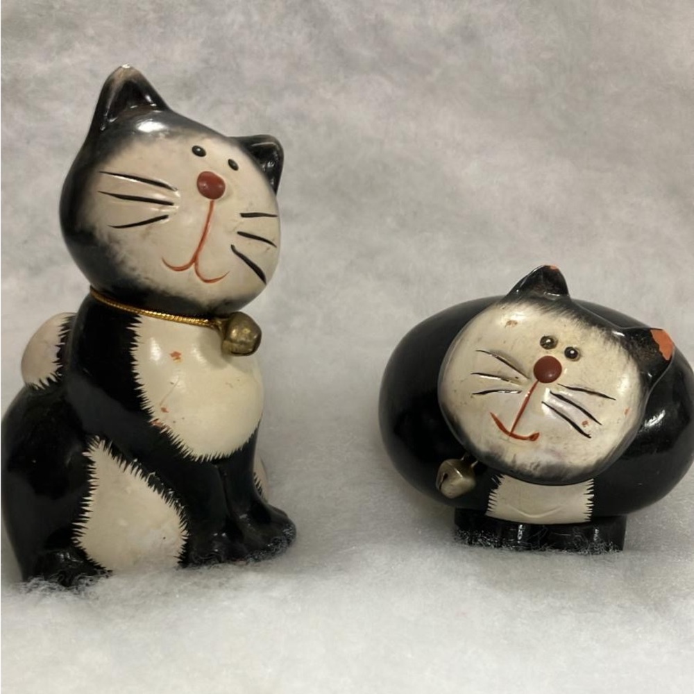 Charming Black and White Cat Figurines